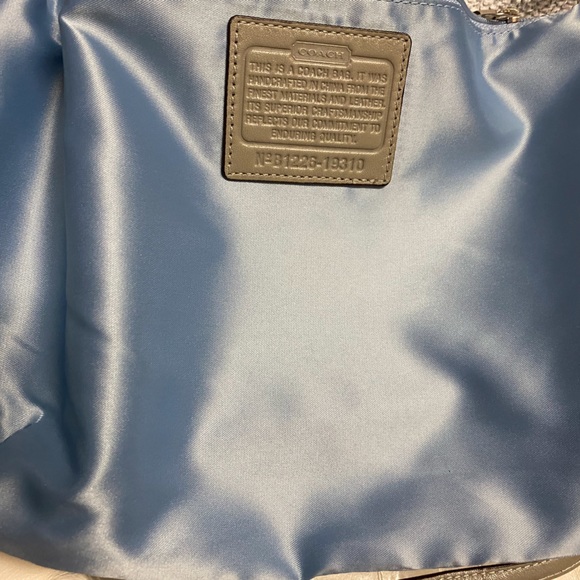 LIKE NEW! COACH Hobo White with Gray Crocodile Embellishments - Picture 9 of 12